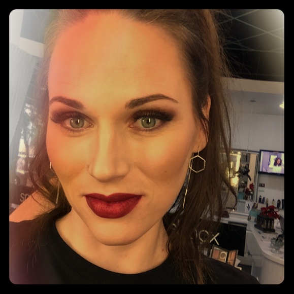 Meet your Posher, Kristen - Picture 1 of 1